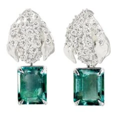 White Gold Contemporary Peony Petal Clip-On Earrings With Emeralds, 62 Diamonds 18 White Gold Contemporary Peony Petal Clip-On Earrings With Emeralds, 62 Diamonds -Mode Bijouterie Magasin wg4 master